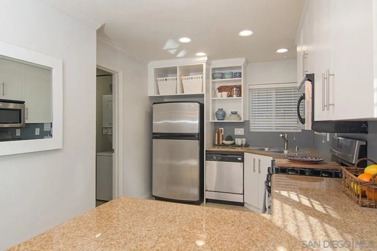 2913 A St - Photo 4 of 12