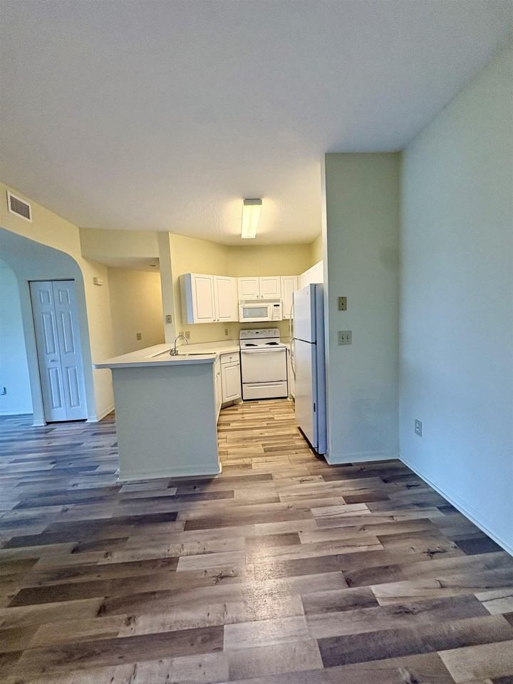 25113 Harbour Vista Cir - Photo 2 of 13