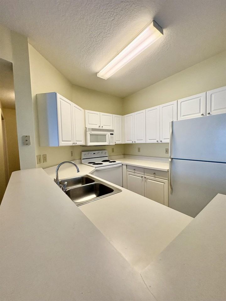 25113 Harbour Vista Cir - Photo 5 of 13