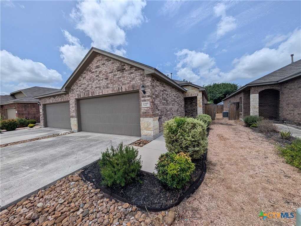 1227 Old Fm 306 - Photo 2 of 25