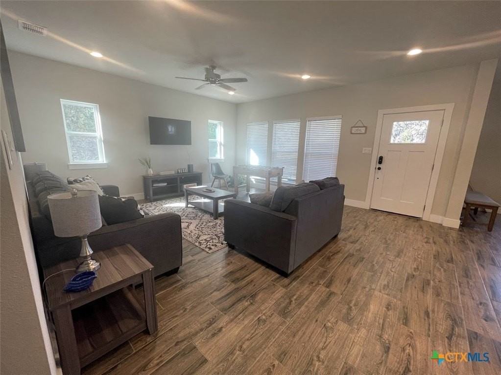 1220 Diamondhead Dr - Photo 3 of 31