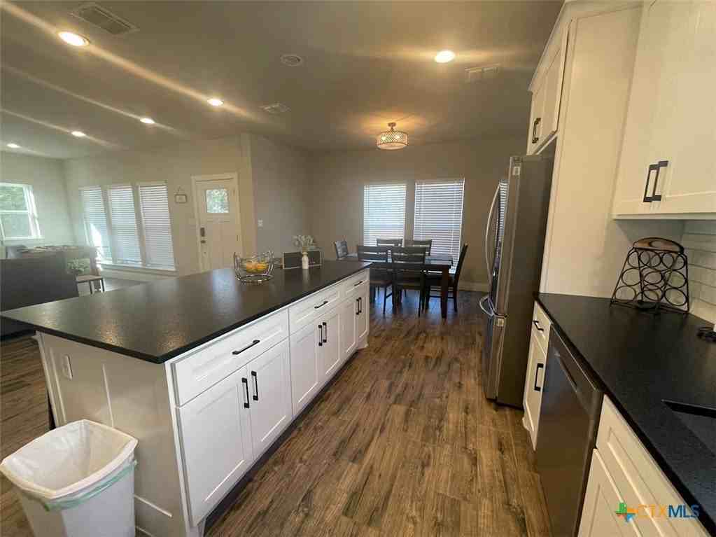 1220 Diamondhead Dr - Photo 6 of 31