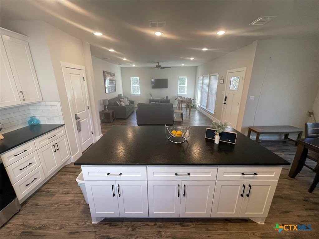 1220 Diamondhead Dr - Photo 7 of 31