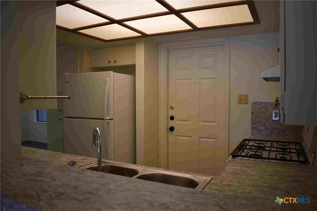 16042 Stoneham Cir - Photo 4 of 11