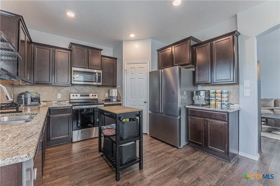 267 Bainbridge Rd - Photo 3 of 20