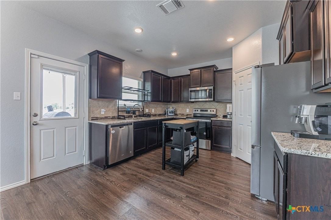 267 Bainbridge Rd - Photo 4 of 20