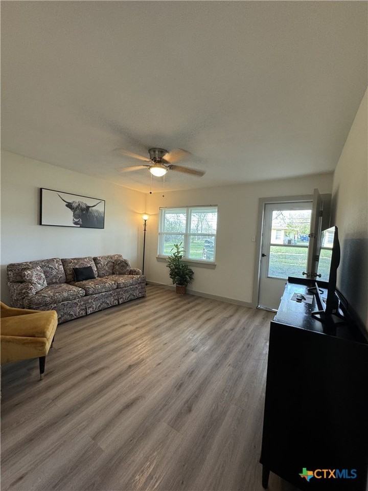 2109 W Avenue B #A - Photo 7 of 11