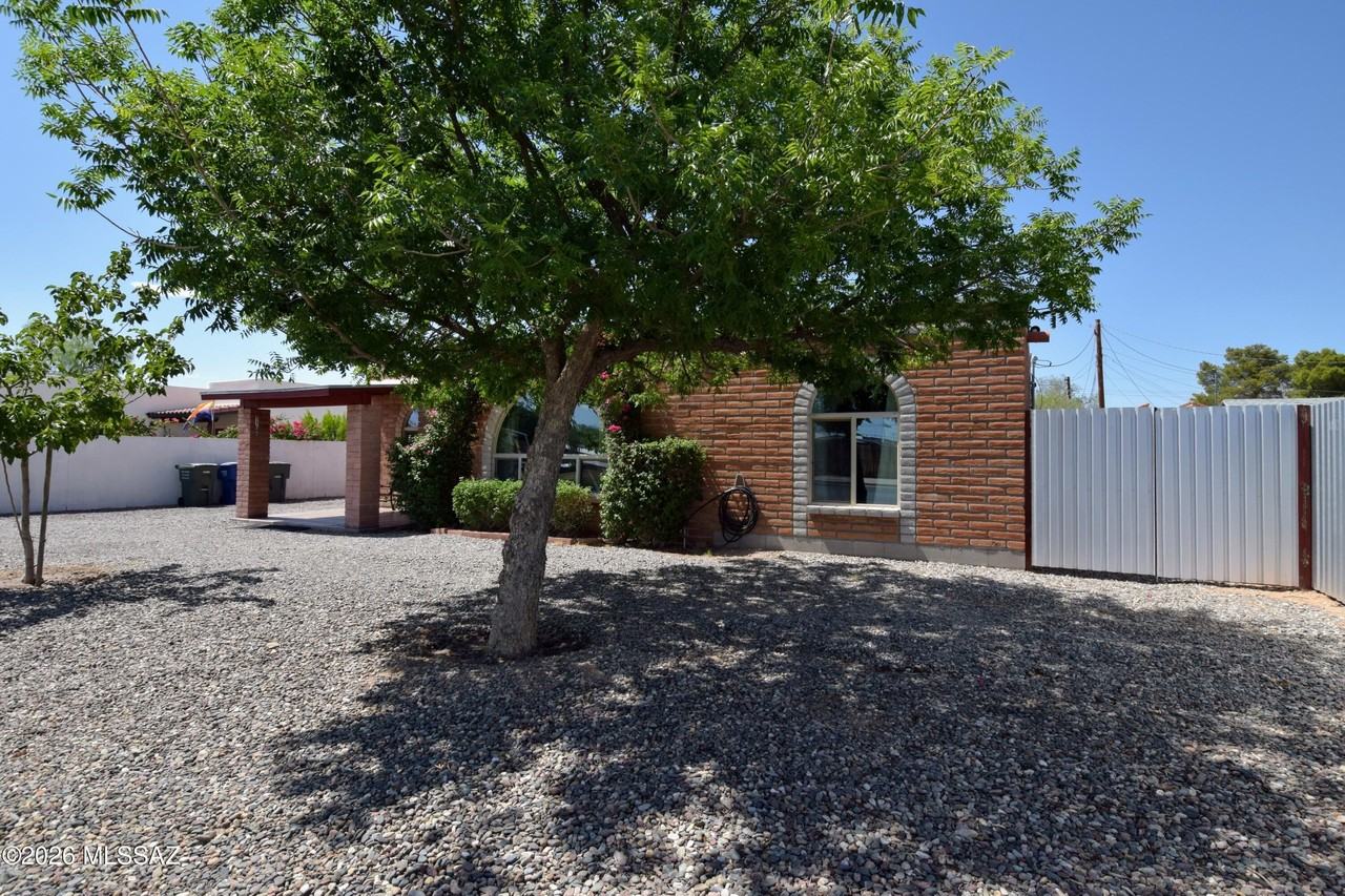 361 E Calle Arizona - Photo 2 of 38