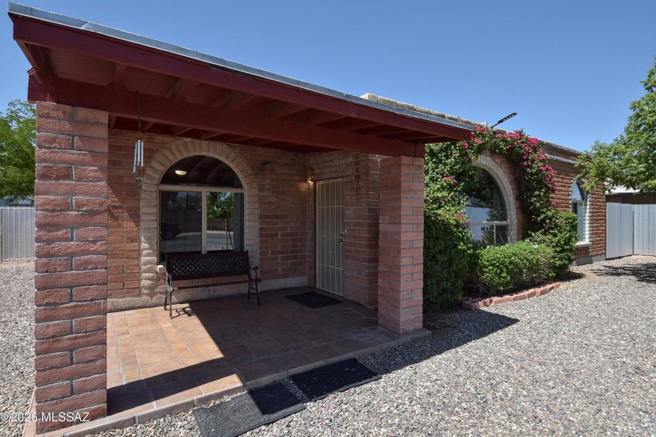 361 E Calle Arizona - Photo 4 of 38