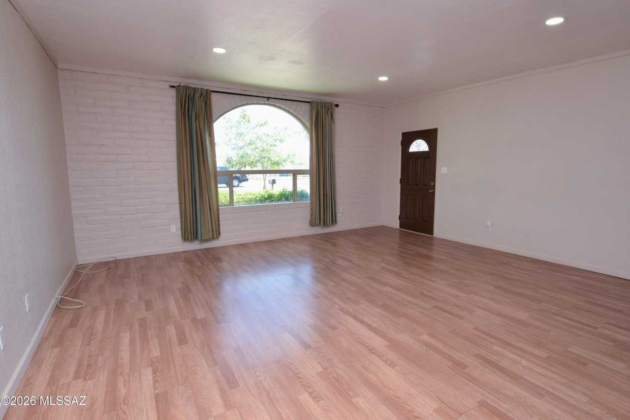 361 E Calle Arizona - Photo 5 of 38