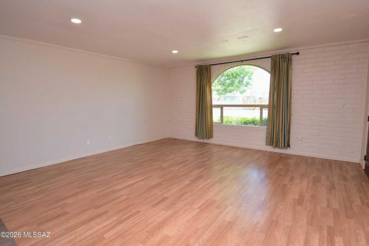 361 E Calle Arizona - Photo 6 of 38
