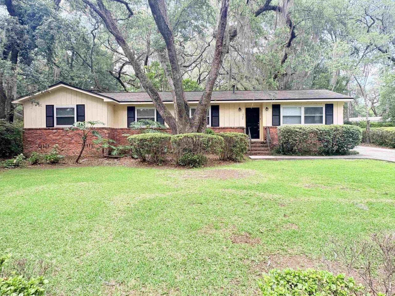 1504 Sunset Ln - Photo 2 of 28
