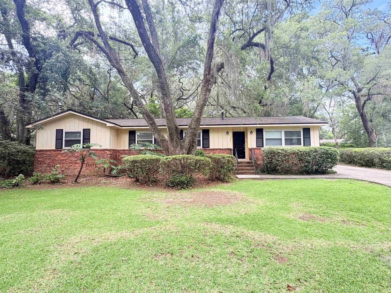 1504 Sunset Ln - Photo 4 of 28