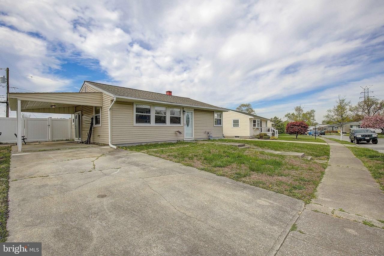 1622 Tieman Dr - Photo 2 of 21
