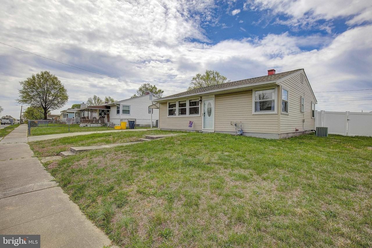 1622 Tieman Dr - Photo 3 of 21
