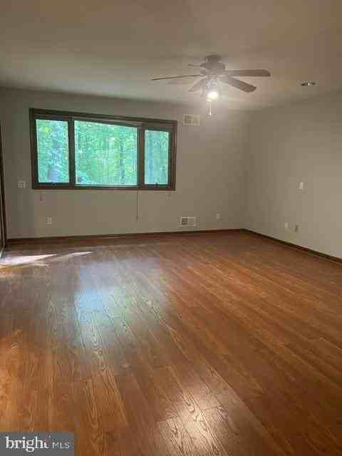 1007 Lee Jackson Dr - Photo 3 of 27