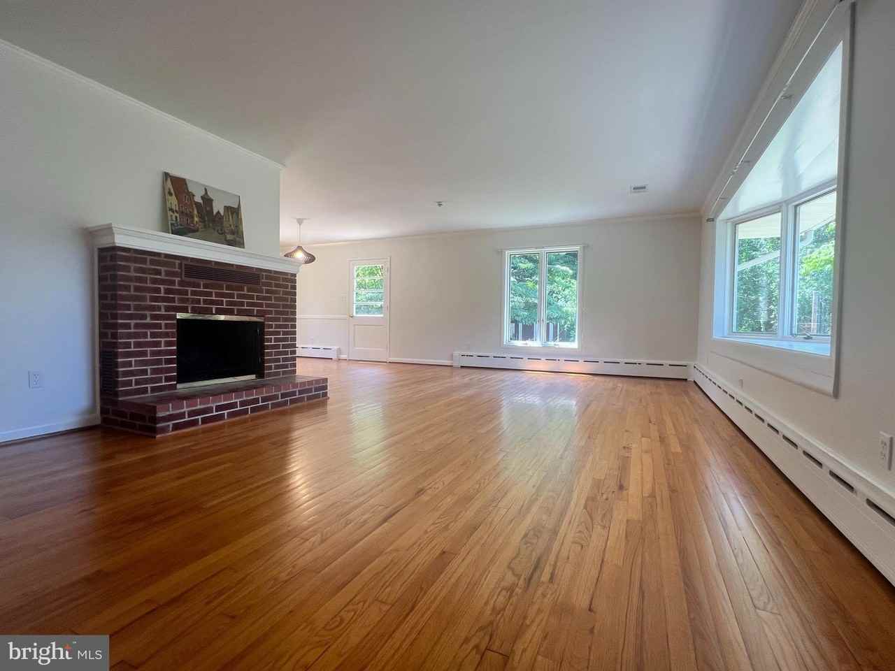 12405 Shafer Ln - Photo 4 of 50