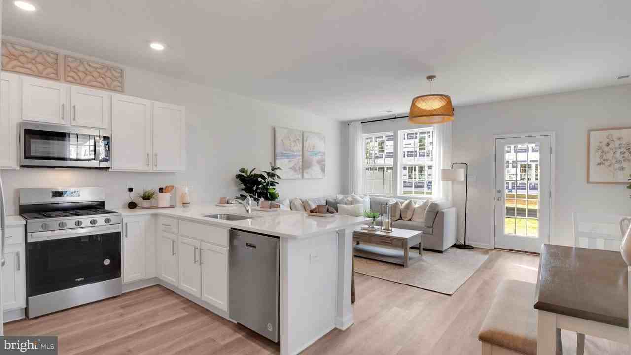 255 Hermosa Dr - Photo 3 of 12