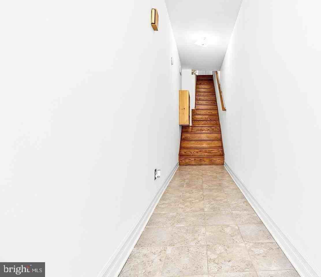 117 S Pavilion Ave - Photo 3 of 21