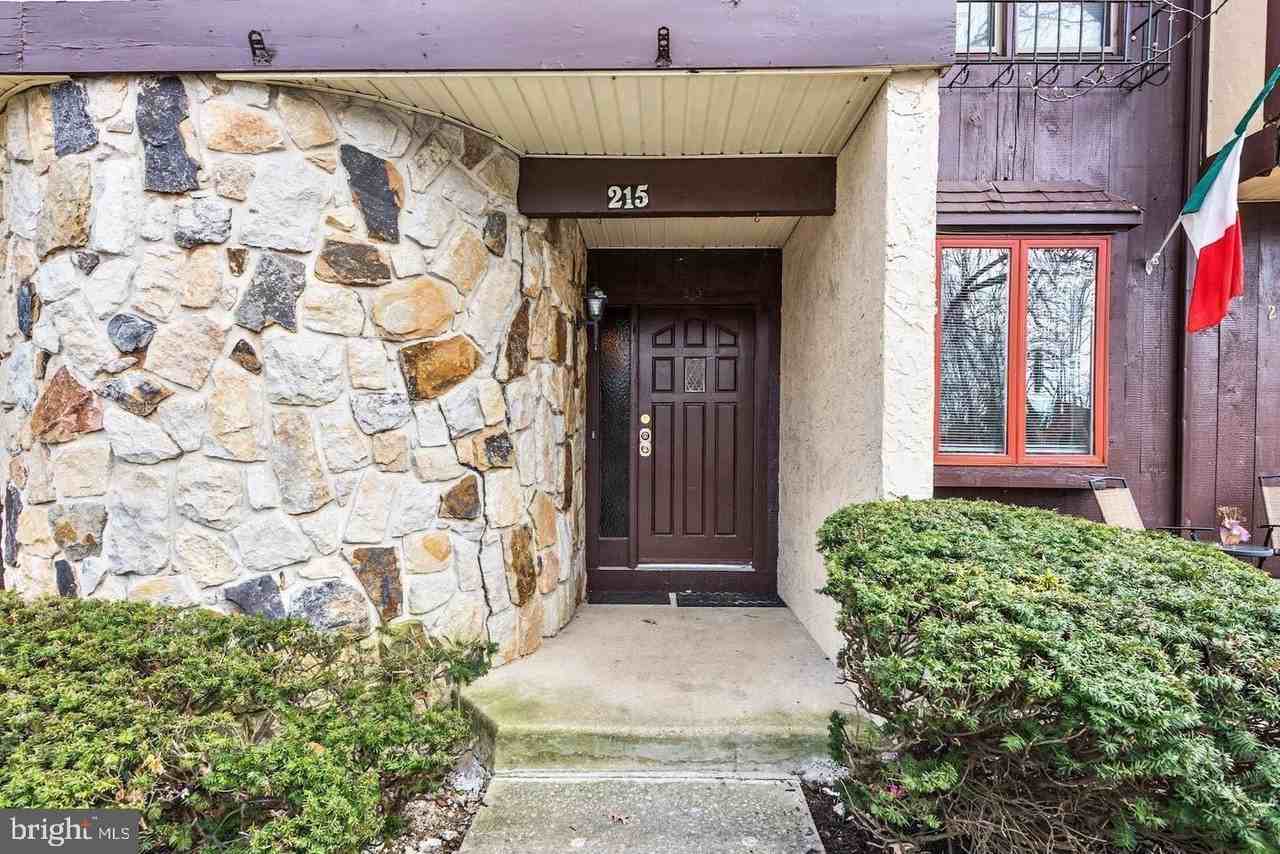 215 Keats Dr - Photo 2 of 25