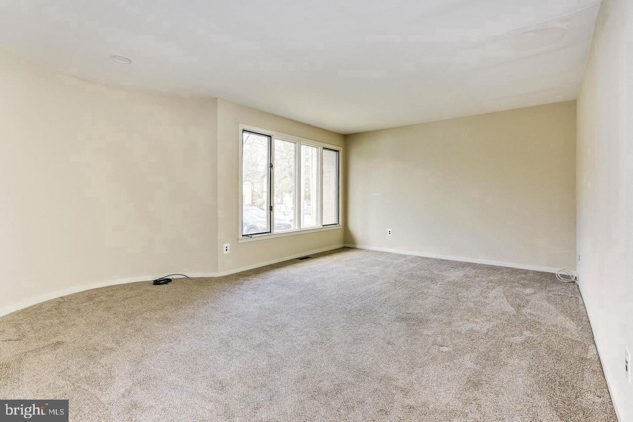 215 Keats Dr - Photo 4 of 25