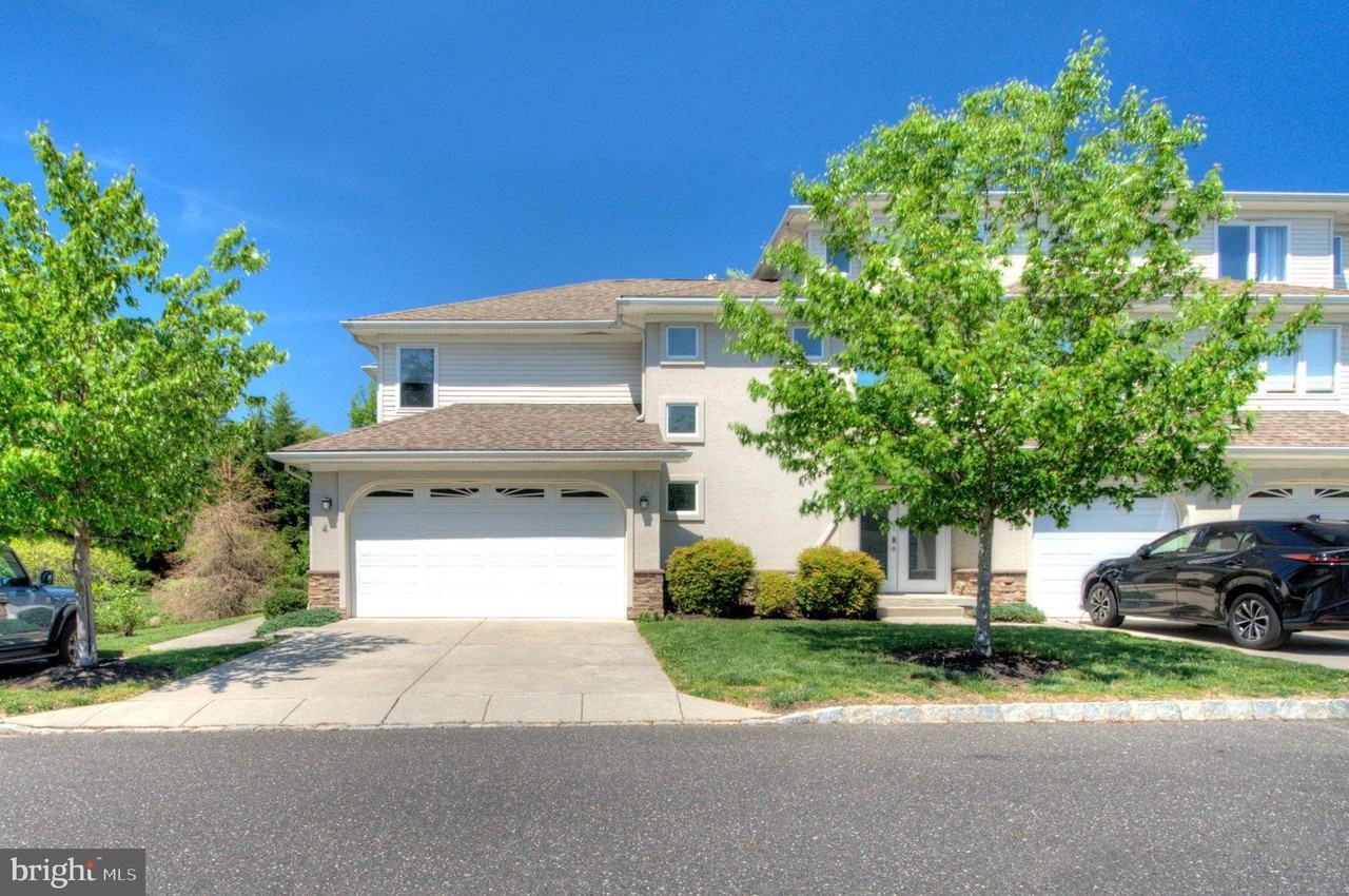 4 Regency Ct - Photo 3 of 50