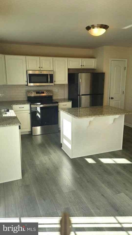 921 Admirals Quay Dr - Photo 4 of 14