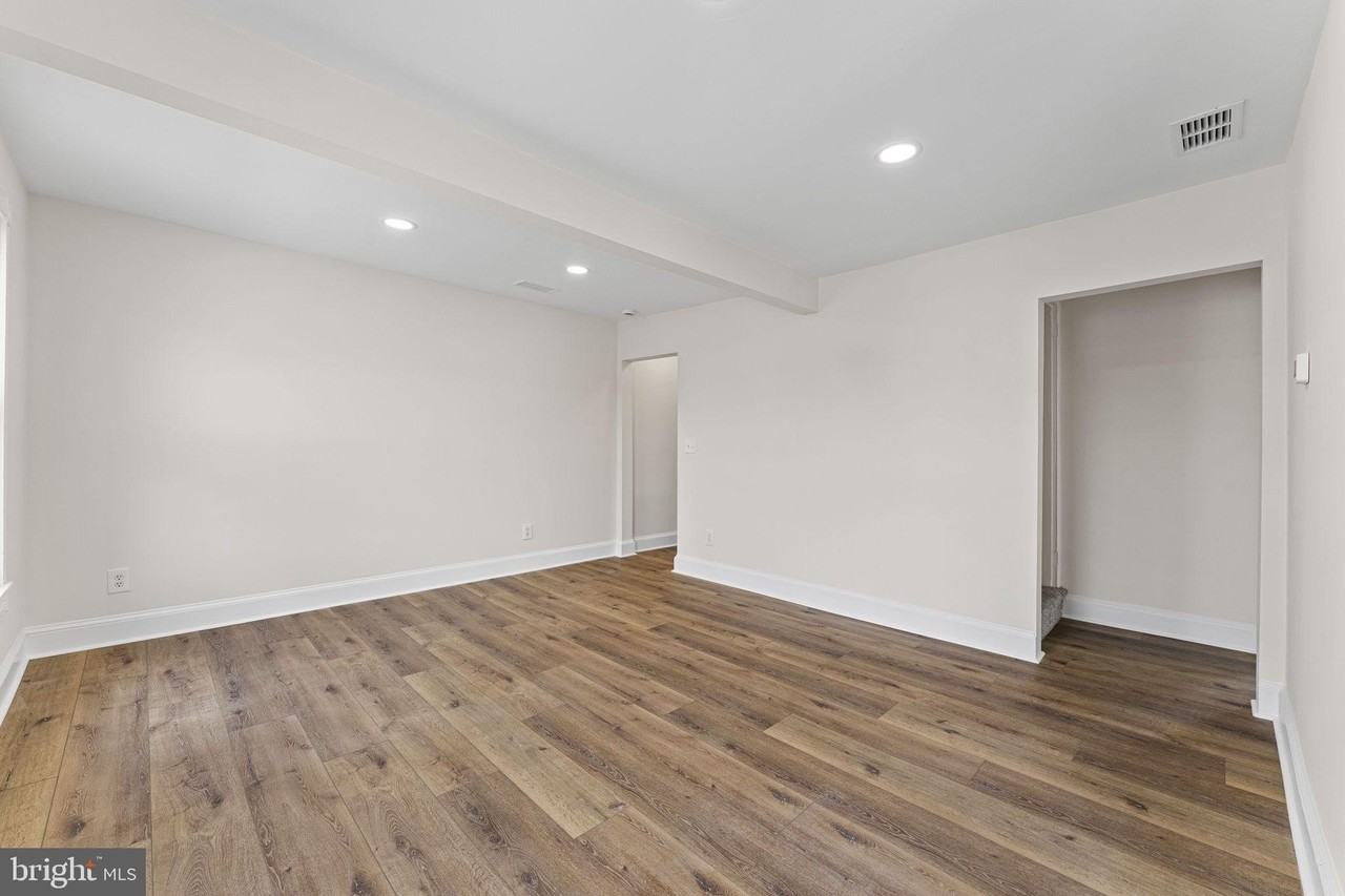 116 E King St - Photo 7 of 27