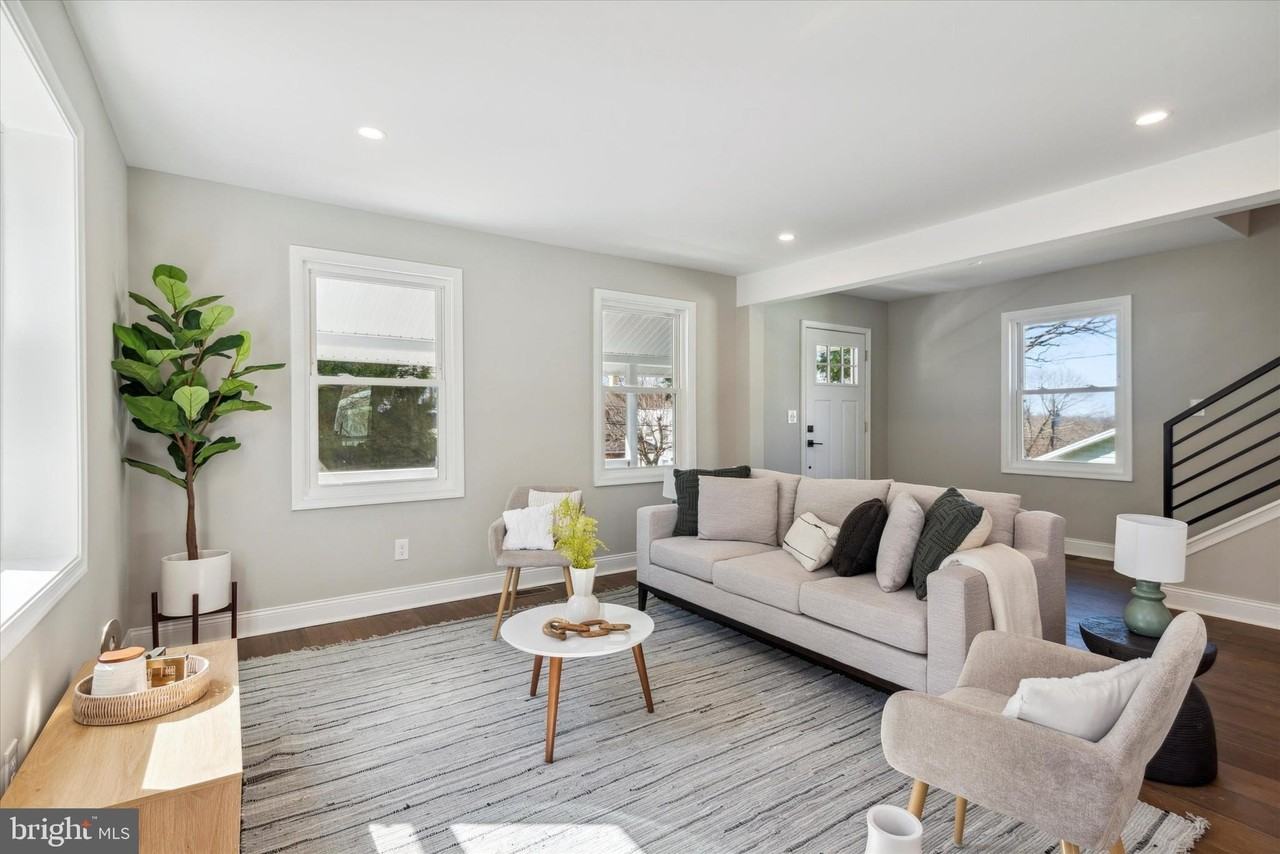933 Henry Ave - Photo 5 of 47