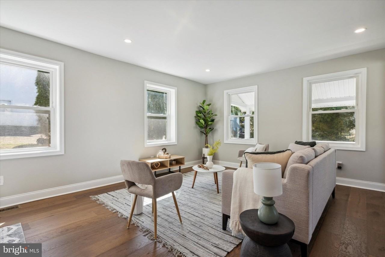 933 Henry Ave - Photo 6 of 47