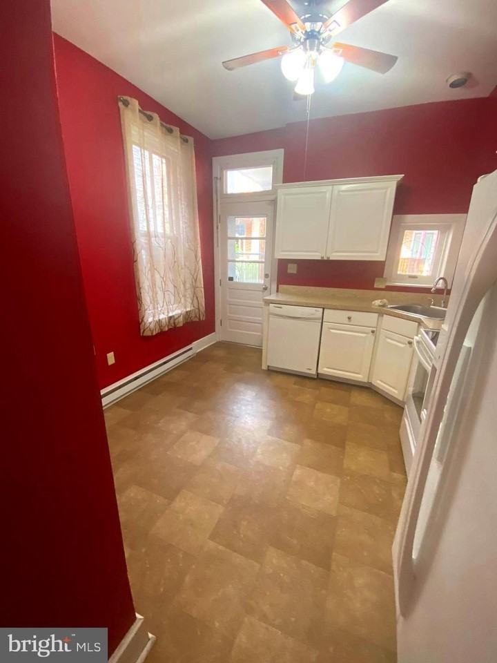1520 Penn St - Photo 6 of 13