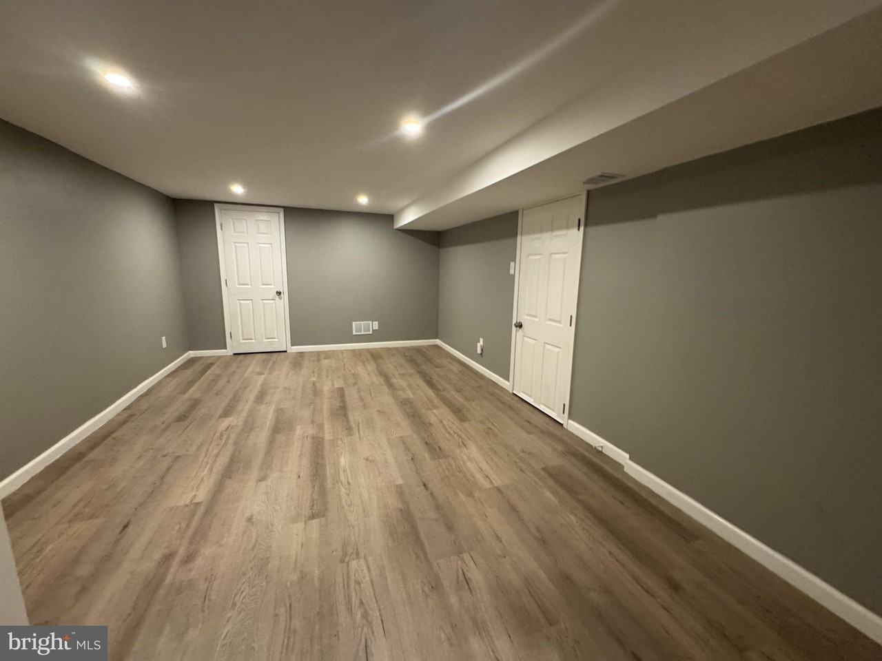 135 Morris Ave - Photo 7 of 20