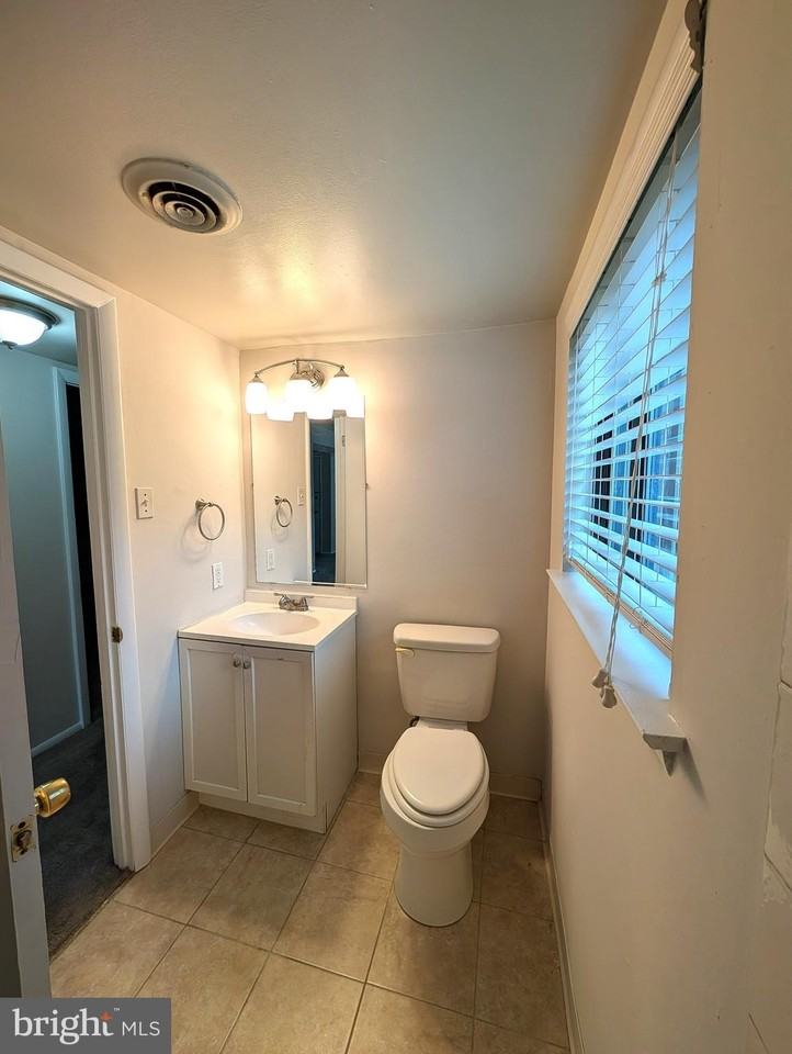 822-A Putnam Blvd - Photo 5 of 19