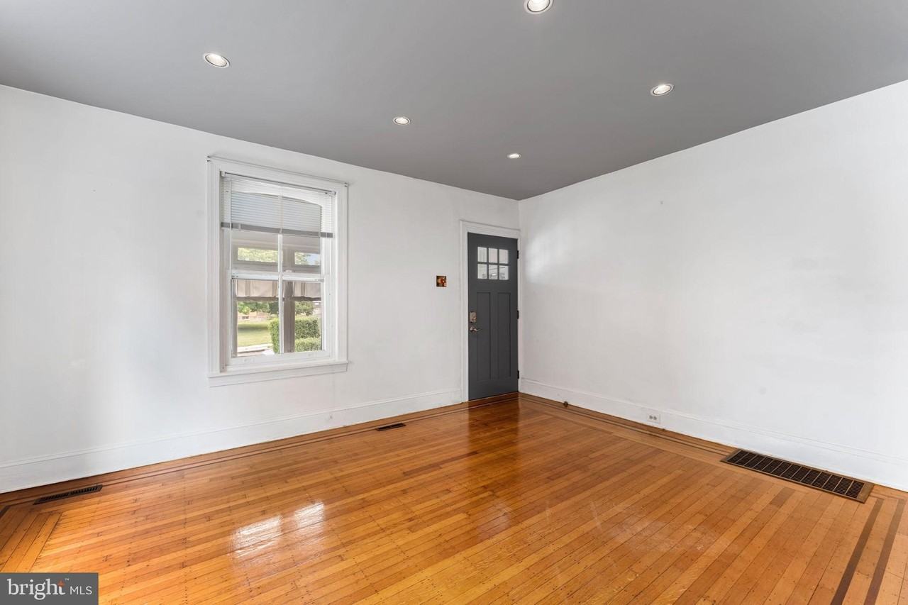 809 Ardmore Ave - Photo 5 of 32