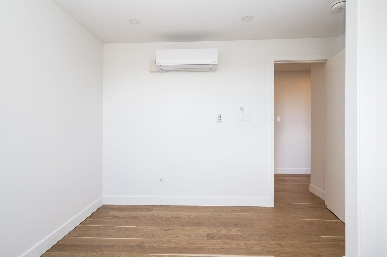 365 Eglinton Avenue East - Photo 7 of 12