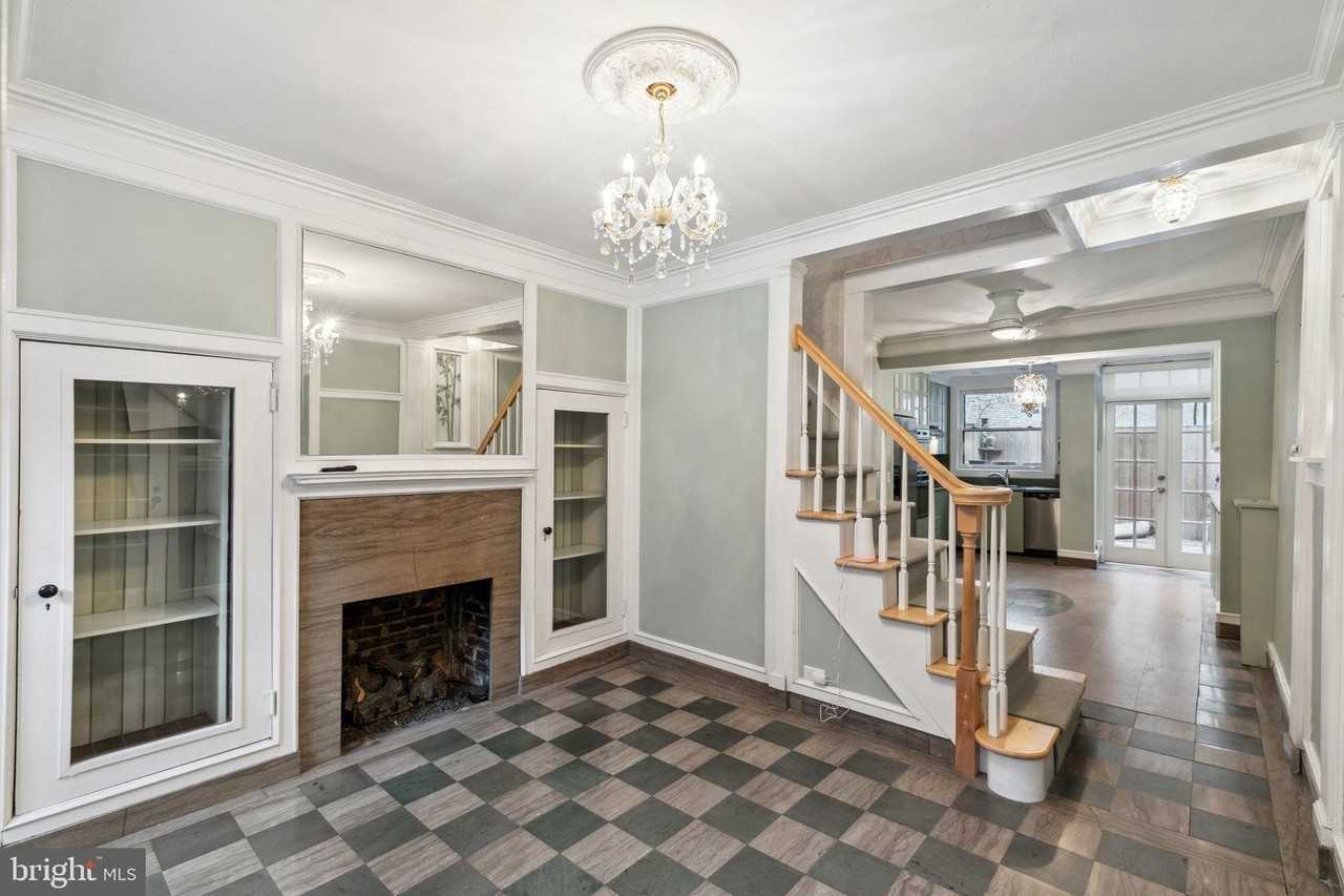 423 S Carlisle St - Photo 3 of 33