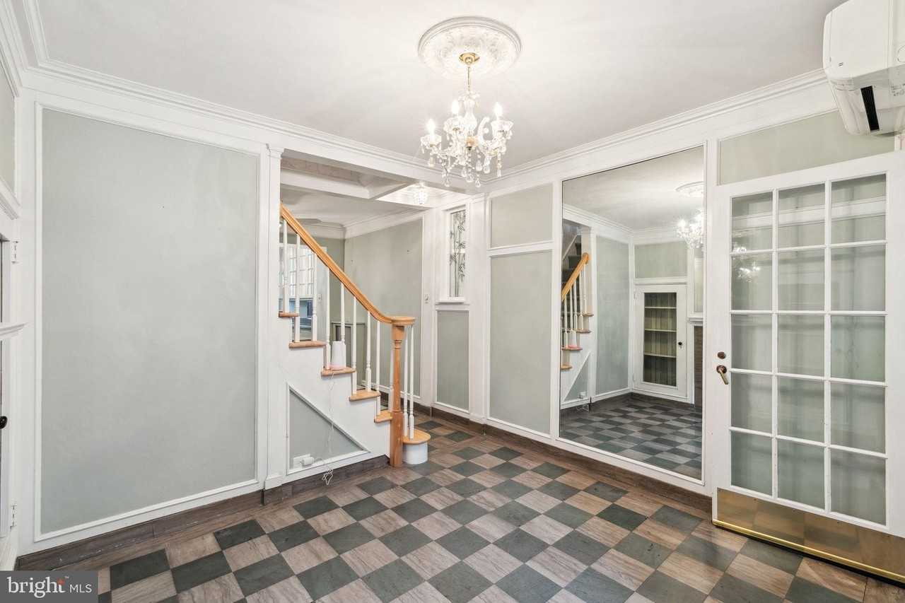 423 S Carlisle St - Photo 6 of 33