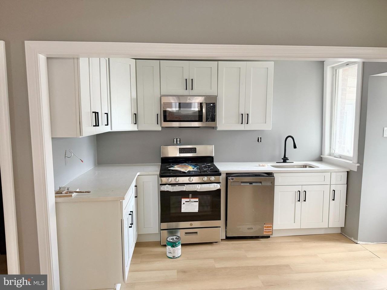 406 Kingsley St - Photo 2 of 12