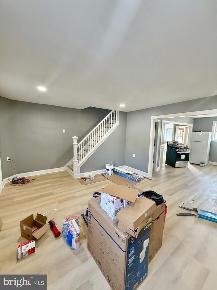 406 Kingsley St - Photo 3 of 12