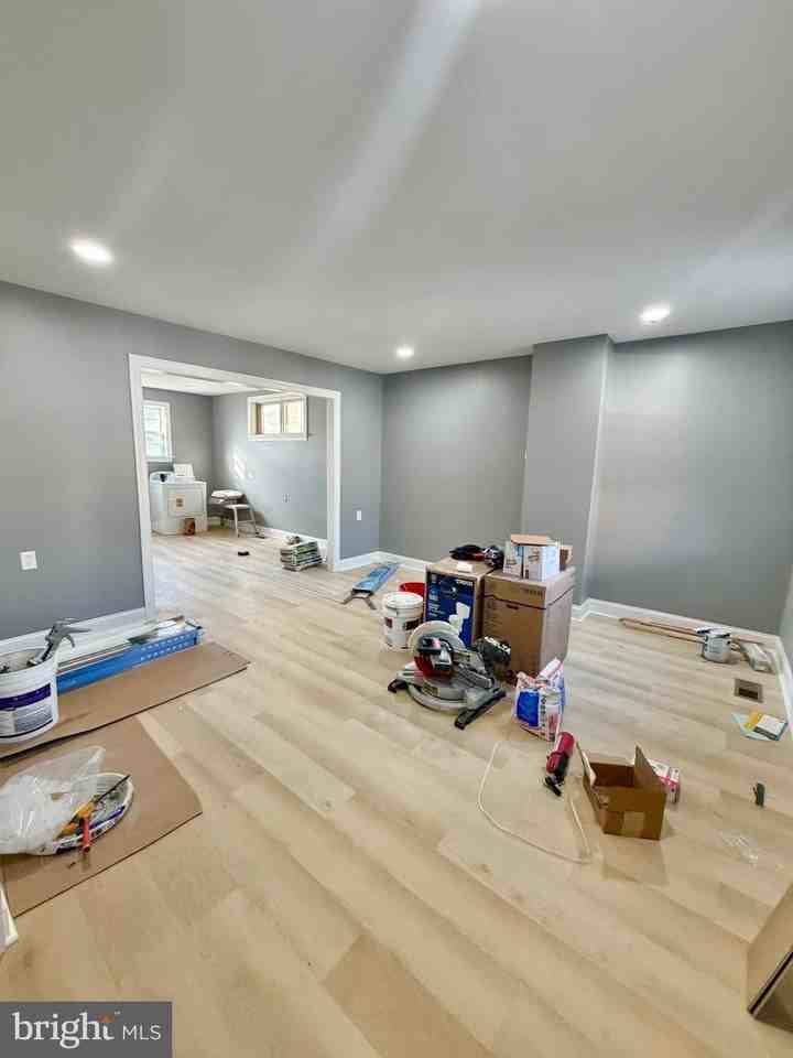 406 Kingsley St - Photo 4 of 12