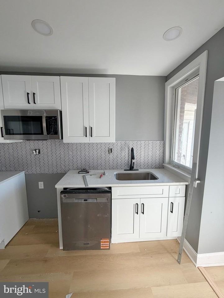 406 Kingsley St - Photo 6 of 12