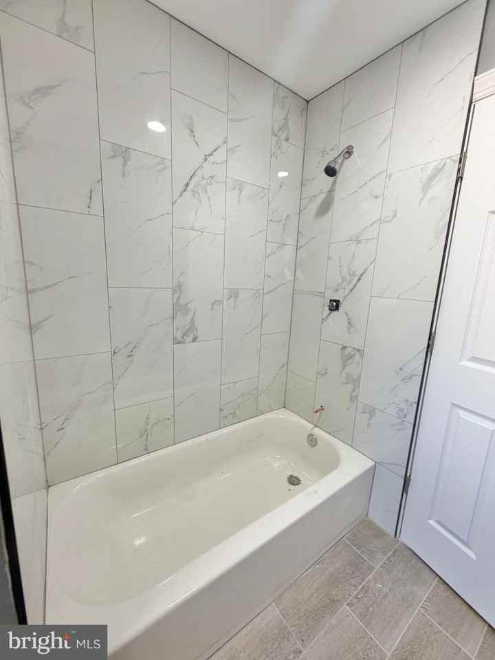 406 Kingsley St - Photo 7 of 12