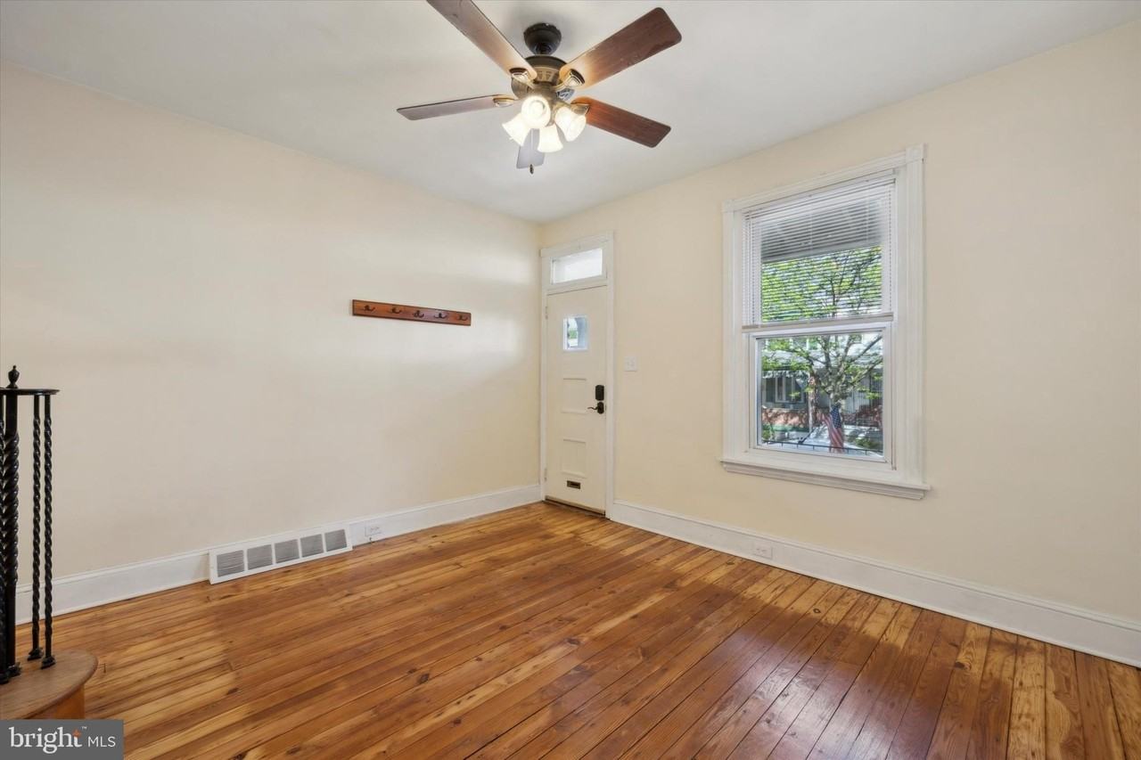 467 Ripka St - Photo 5 of 15