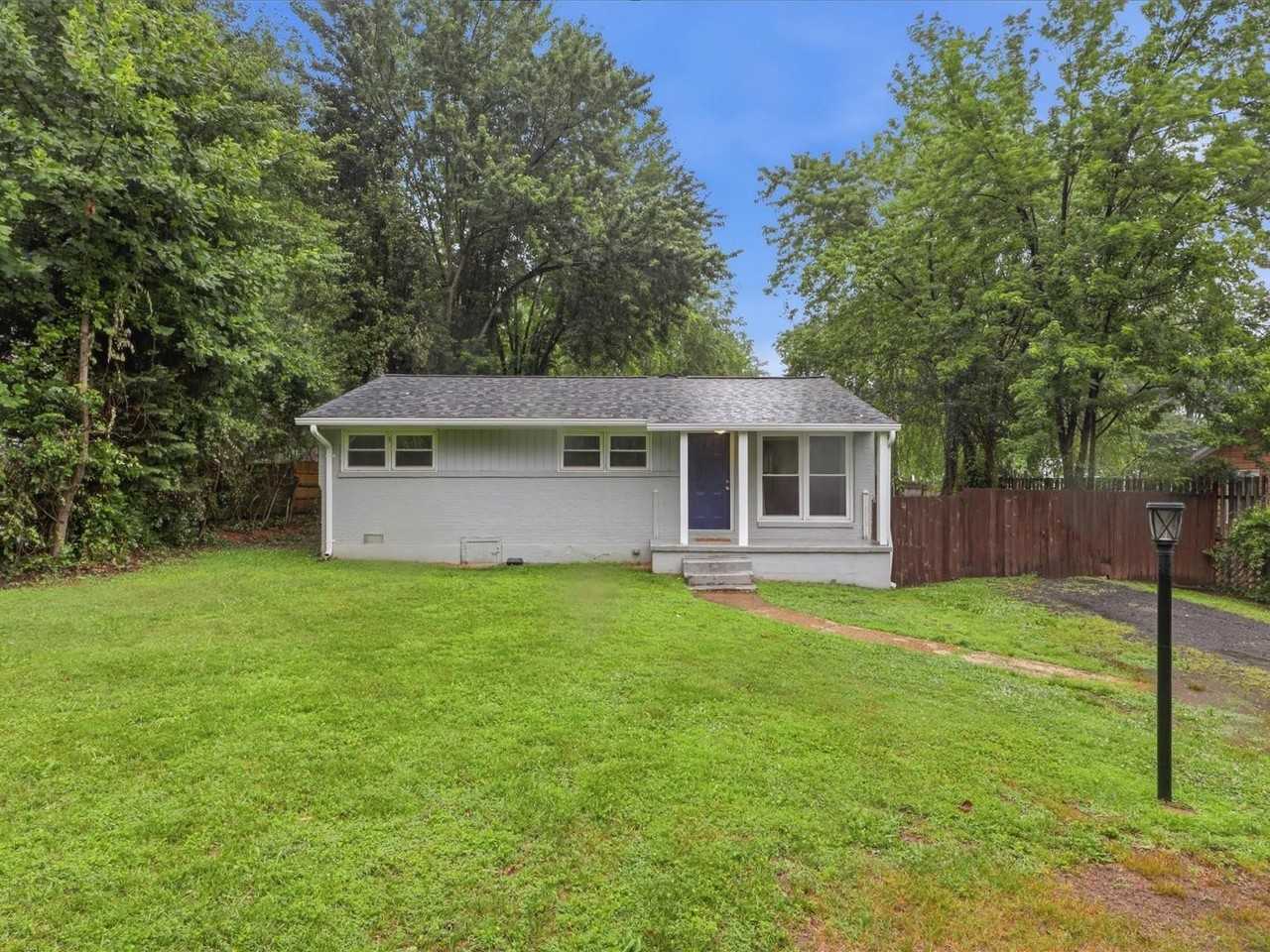 6330 Airlie Rd - Photo 2 of 26