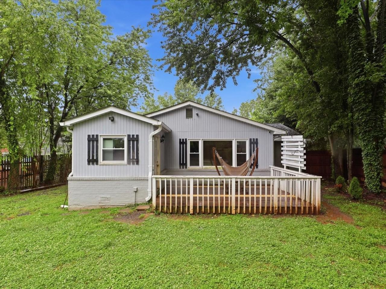 6330 Airlie Rd - Photo 3 of 26