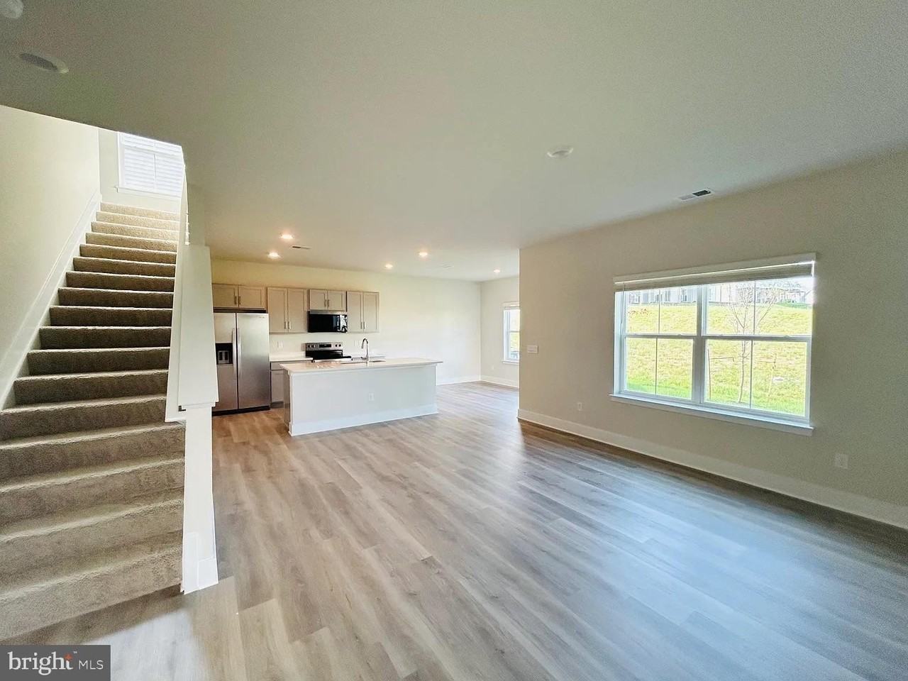 128 Wappinger Ter - Photo 2 of 12