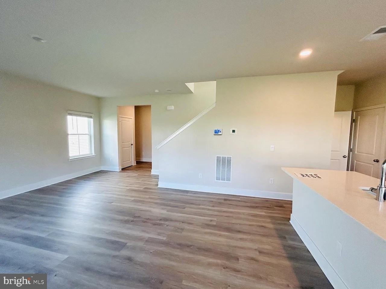 128 Wappinger Ter - Photo 4 of 12