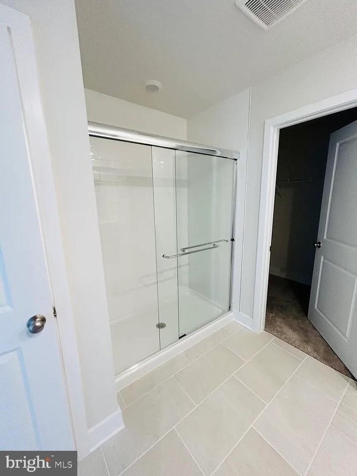 128 Wappinger Ter - Photo 7 of 12