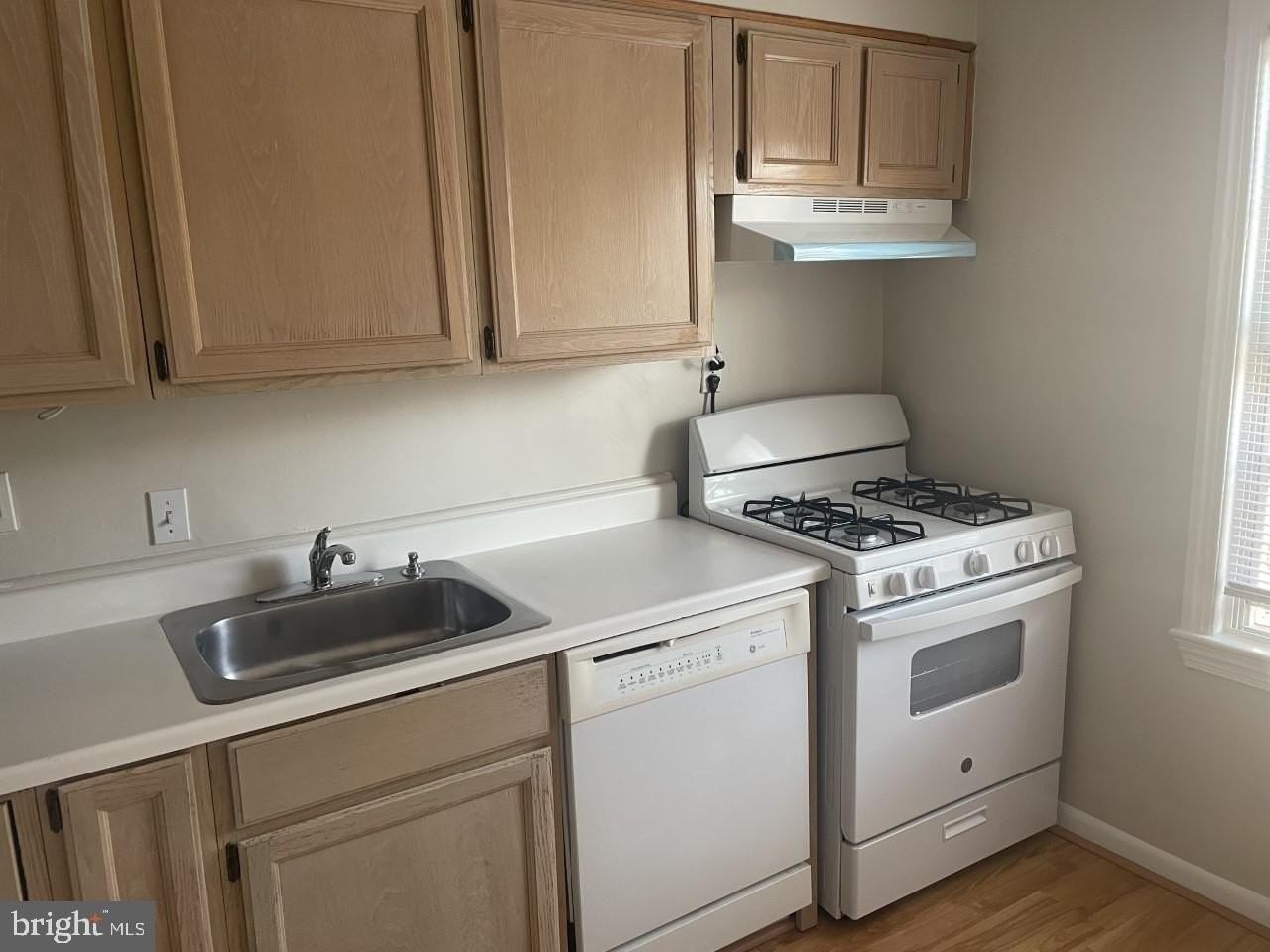 6704 W Wakefield Dr #B2 - Photo 4 of 19