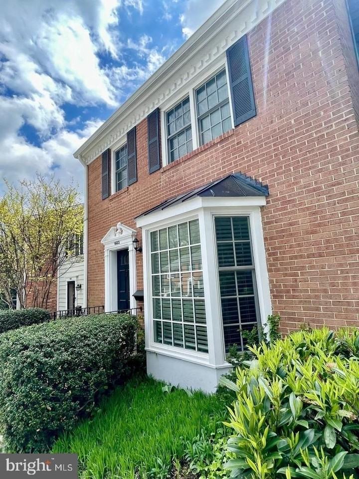 6633 Mclean Ct - Photo 2 of 32